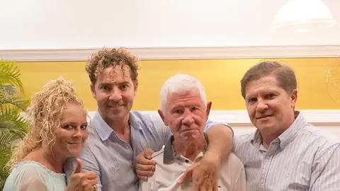 David Bisbal junto a su hermano José María, a la derecha en la imagen David Bisbal junto a su hermano José María, a la derecha en la imagen