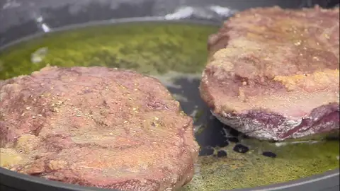 Introdúcelas en la sartén y dóralas bien Introdúcelas en la sartén y dóralas bien