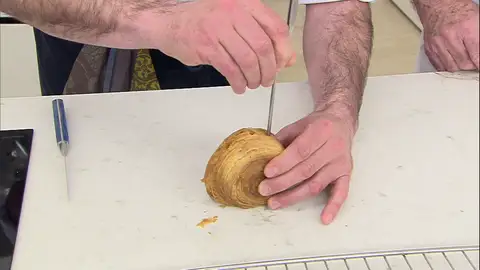 haz 3 agujeros en uno de los lados de cada uno haz 3 agujeros en uno de los lados de cada uno