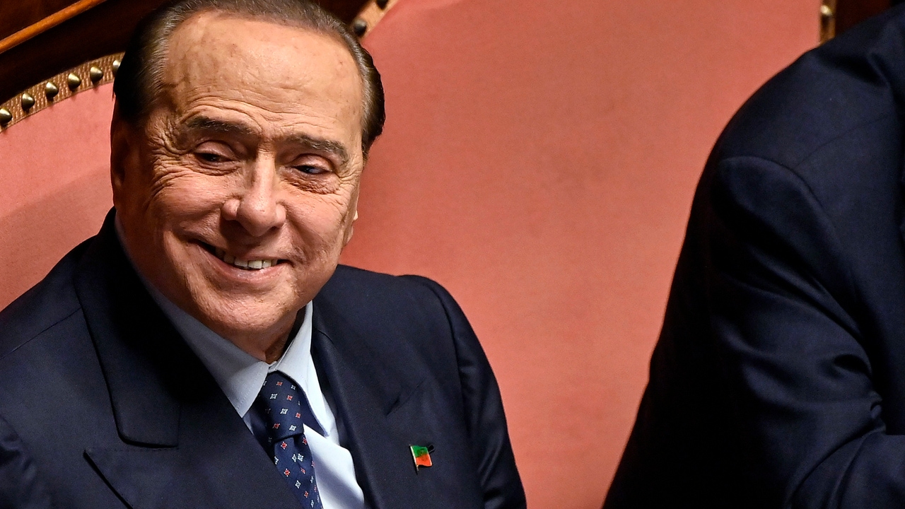 L’ex primo ministro italiano Silvio Berlusconi soffre di leucemia ed è ancora sottoposto a cure intensive