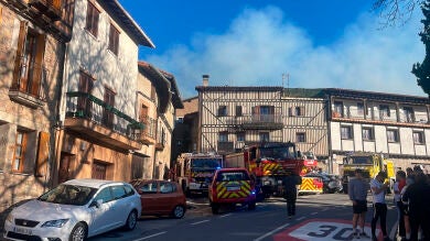 Un incendio arrasa siete viviendas del casco histórico de La Alberca, uno de los más visitados en Semana Santa