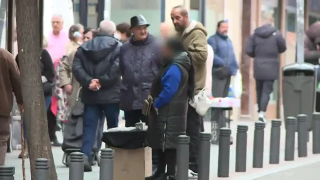 La calle Pedro Laborde de Vallecas, convertida en un mercadillo ilegal La calle Pedro Laborde de Vallecas, convertida en un mercadillo ilegal