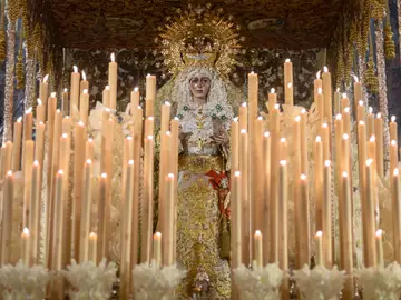 La Virgen de La Esperanza Macarena en la 'Madrugá' de Sevilla La Virgen de La Esperanza Macarena en la 'Madrugá' de Sevilla