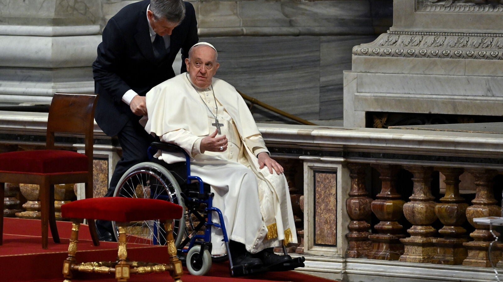 El Papa Francisco no acude al Coliseo de Roma para presenciar el Via Crucis por el 