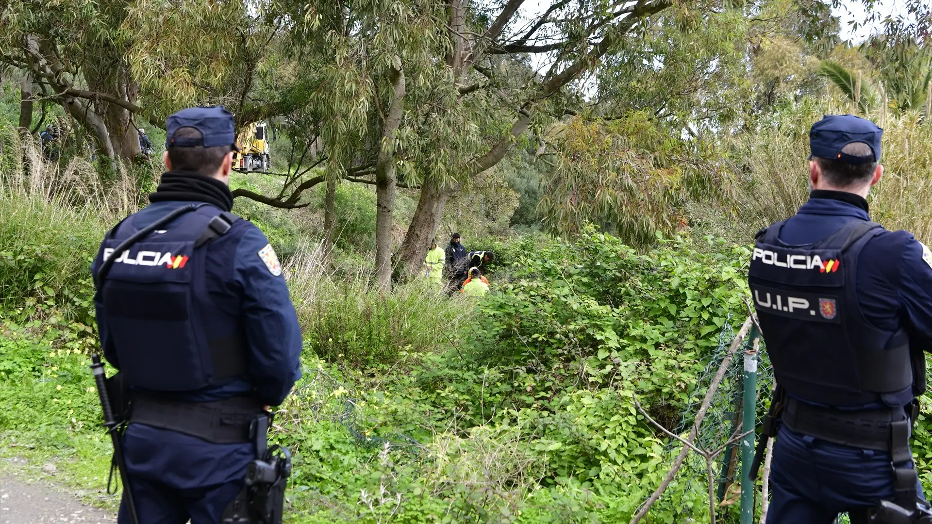 Agentes de policía en la búsqueda de Mohamed Ali, el joven de 17 años desaparecido en Ceuta Agentes de policía en la búsqueda de Mohamed Ali, el joven de 17 años desaparecido en Ceuta
