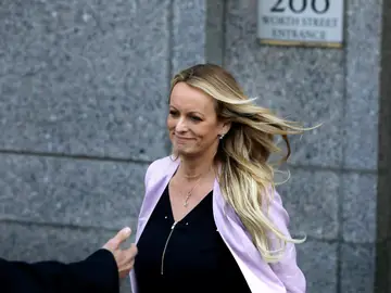 Stormy Daniels sale del Tribunal Federal, en una fotografía de archivo Stormy Daniels sale del Tribunal Federal, en una fotografía de archivo