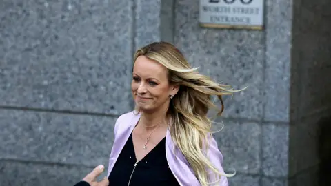 Stormy Daniels sale del Tribunal Federal, en una fotografía de archivo Stormy Daniels sale del Tribunal Federal, en una fotografía de archivo