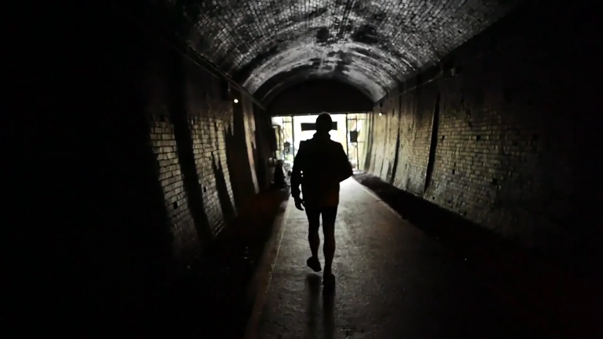 La ultramaratón más oscura: 321 kilómetros de ida y vuelta por un túnel durante 55 horas La ultramaratón más oscura: 321 kilómetros de ida y vuelta por un túnel durante 55 horas