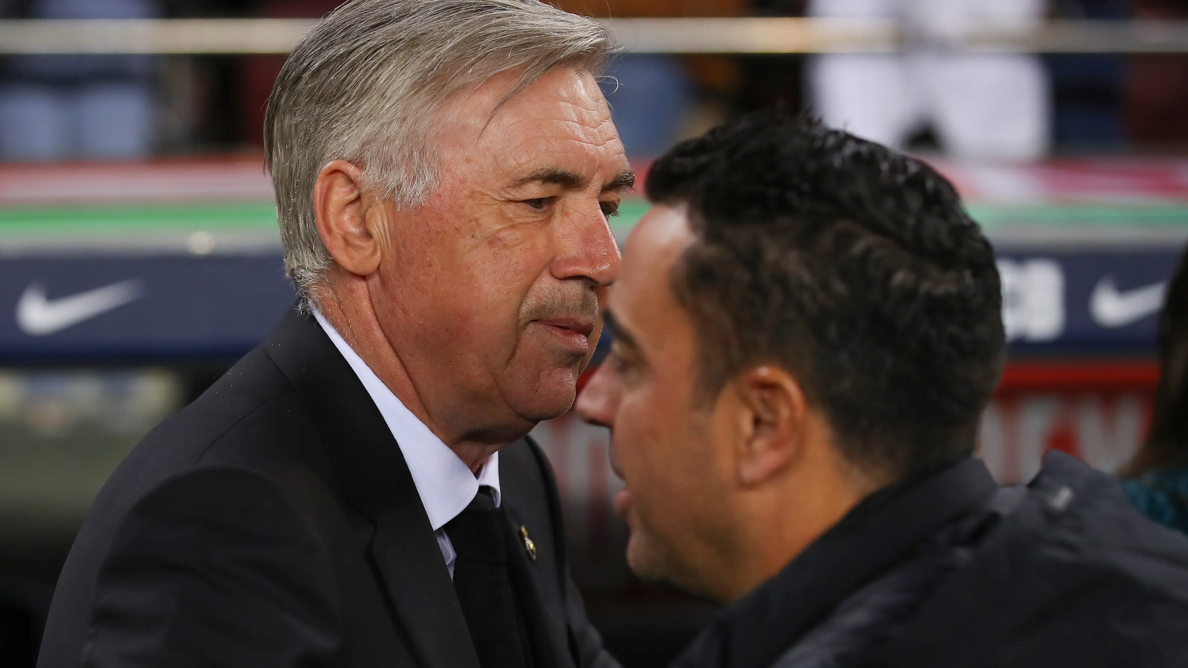 Ancelotti y Xavi se saludan en el Clásico copero del Camp Nou Ancelotti y Xavi se saludan en el Clásico copero del Camp Nou