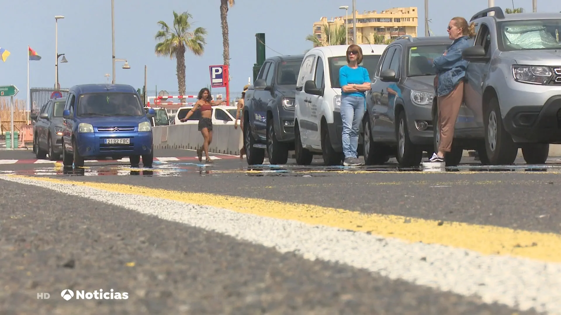 Ritmo frenético y mucho movimiento de pasajeros y vehículos en los puertos canarios Ritmo frenético y mucho movimiento de pasajeros y vehículos en los puertos canarios