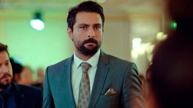 Cem comunica que Zeynep es su novia… ¡Y Zehra cuenta que se ha besado con Alihan! 