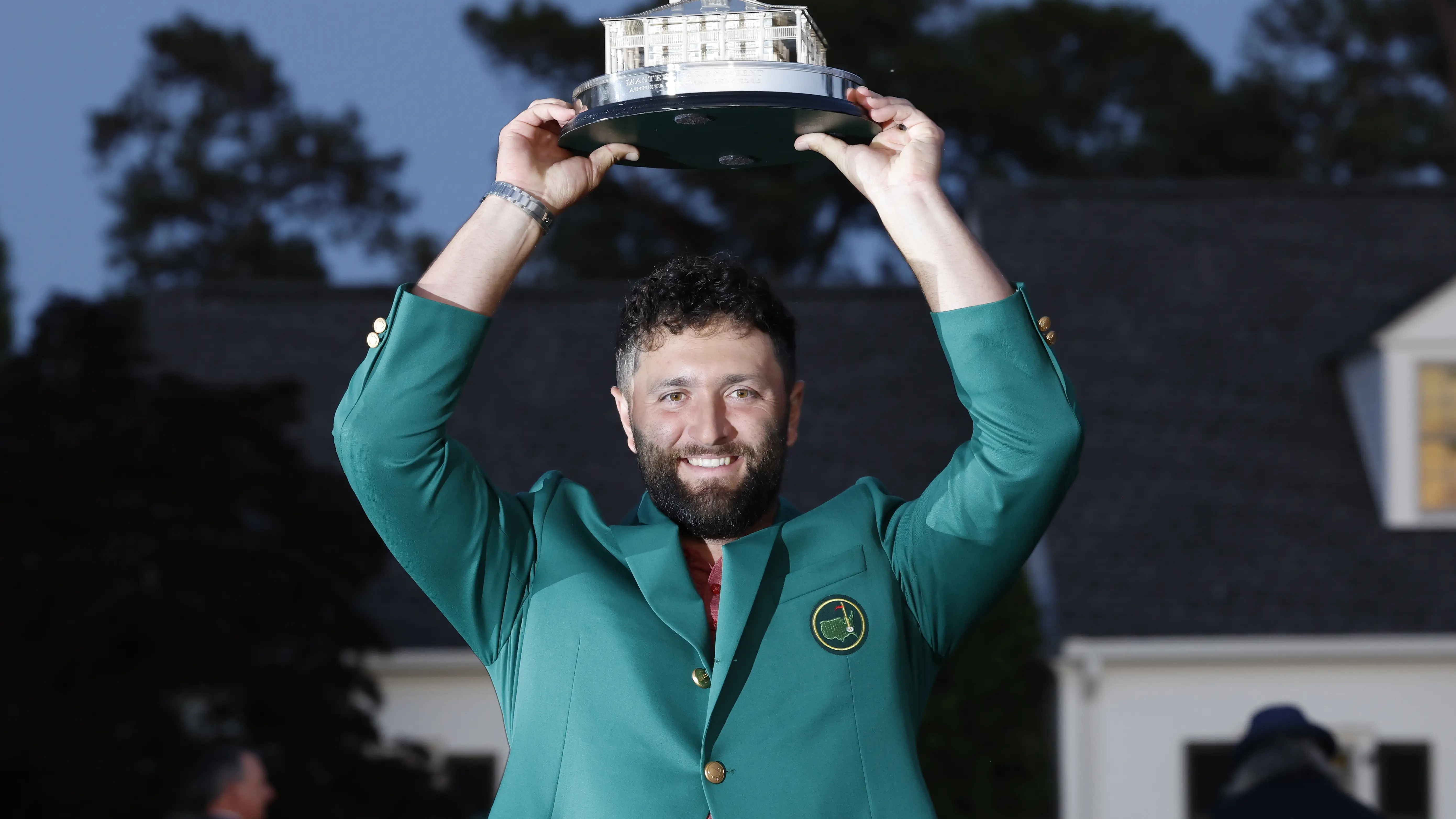 Jon Rahm posa con el trofeo del Masters de Augusta Jon Rahm posa con el trofeo del Masters de Augusta