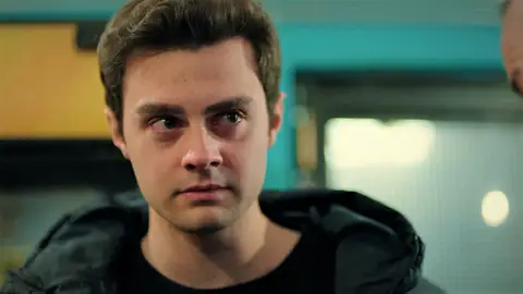 Ömer, al límite, se enfrenta a su jefe y le dice que renuncia al trabajo: “No puedo pegar a ese hombre” Ömer, al límite, se enfrenta a su jefe y le dice que renuncia al trabajo: “No puedo pegar a ese hombre”