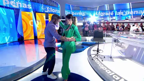 El baile de Eva González con Roberto Leal en homenaje a su “amigo” David Bisbal