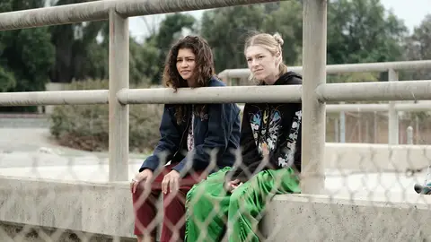 Zendaya y Hunter Schafer en 'Euphoria' como Rue y Jules Zendaya y Hunter Schafer en 'Euphoria' como Rue y Jules
