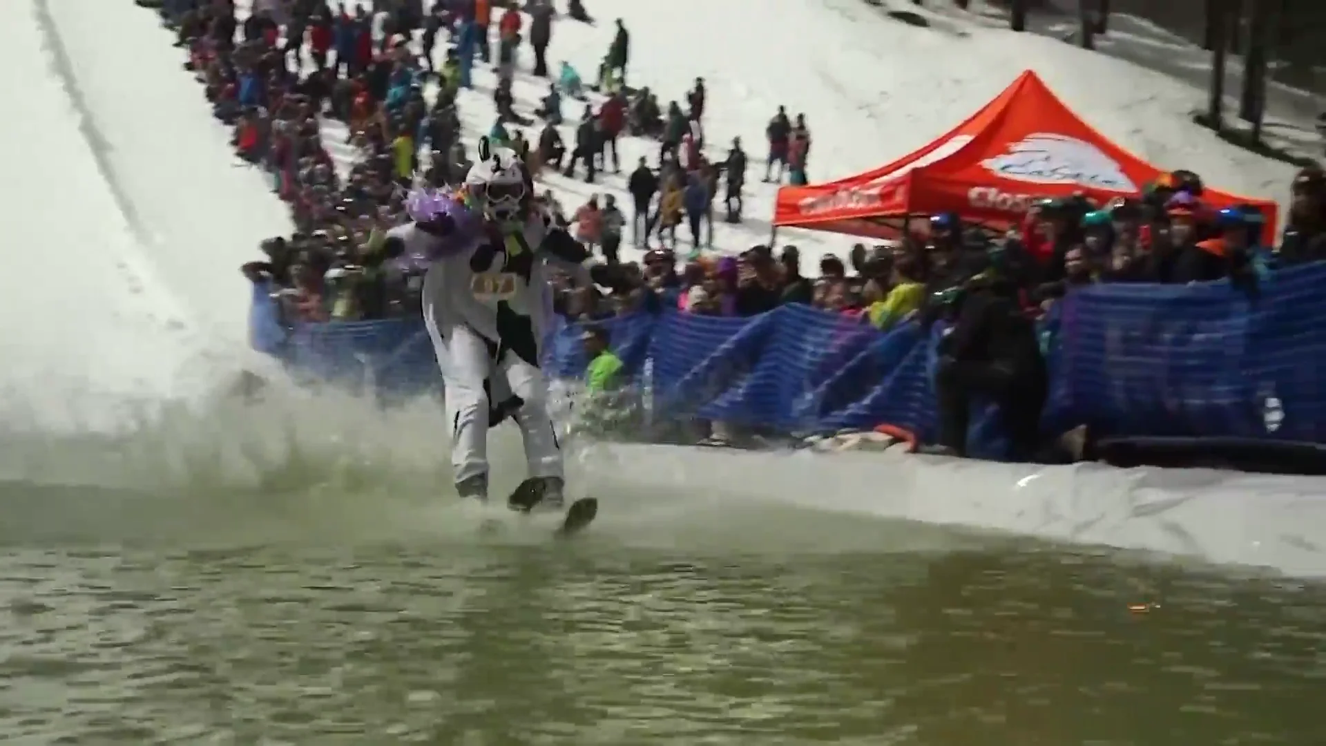 Un participante en la Bizarre Slush Cup
