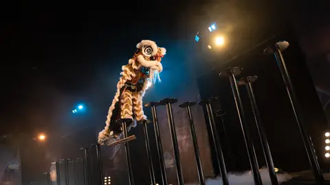 ¡Impresionante! 'El Hormiguero' disfruta de un espectáculo inédito con la danza del dragón ¡Impresionante! 'El Hormiguero' disfruta de un espectáculo inédito con la danza del dragón