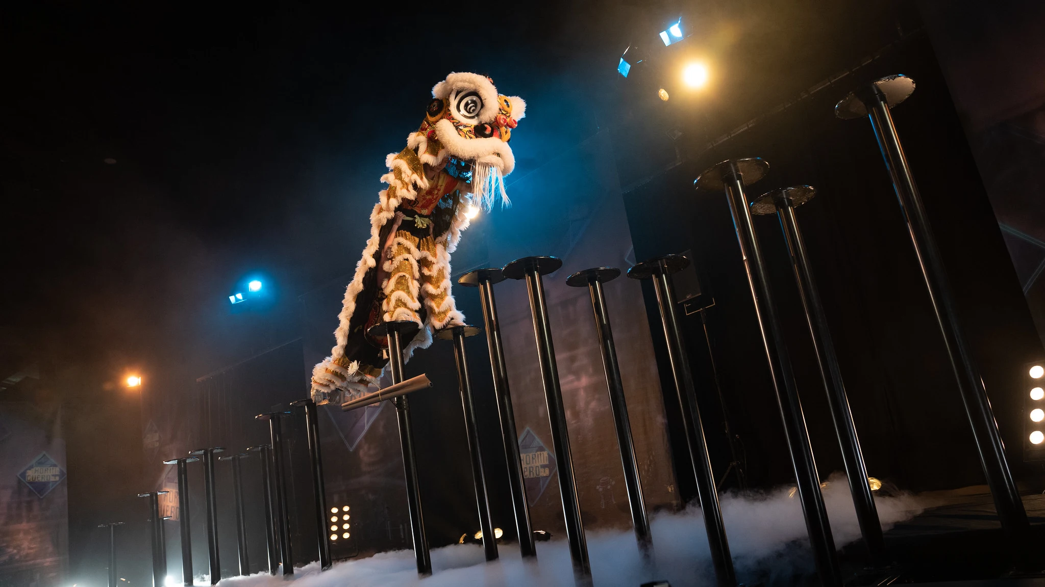 ¡Impresionante! 'El Hormiguero' disfruta de un espectáculo inédito con la danza del dragón ¡Impresionante! 'El Hormiguero' disfruta de un espectáculo inédito con la danza del dragón