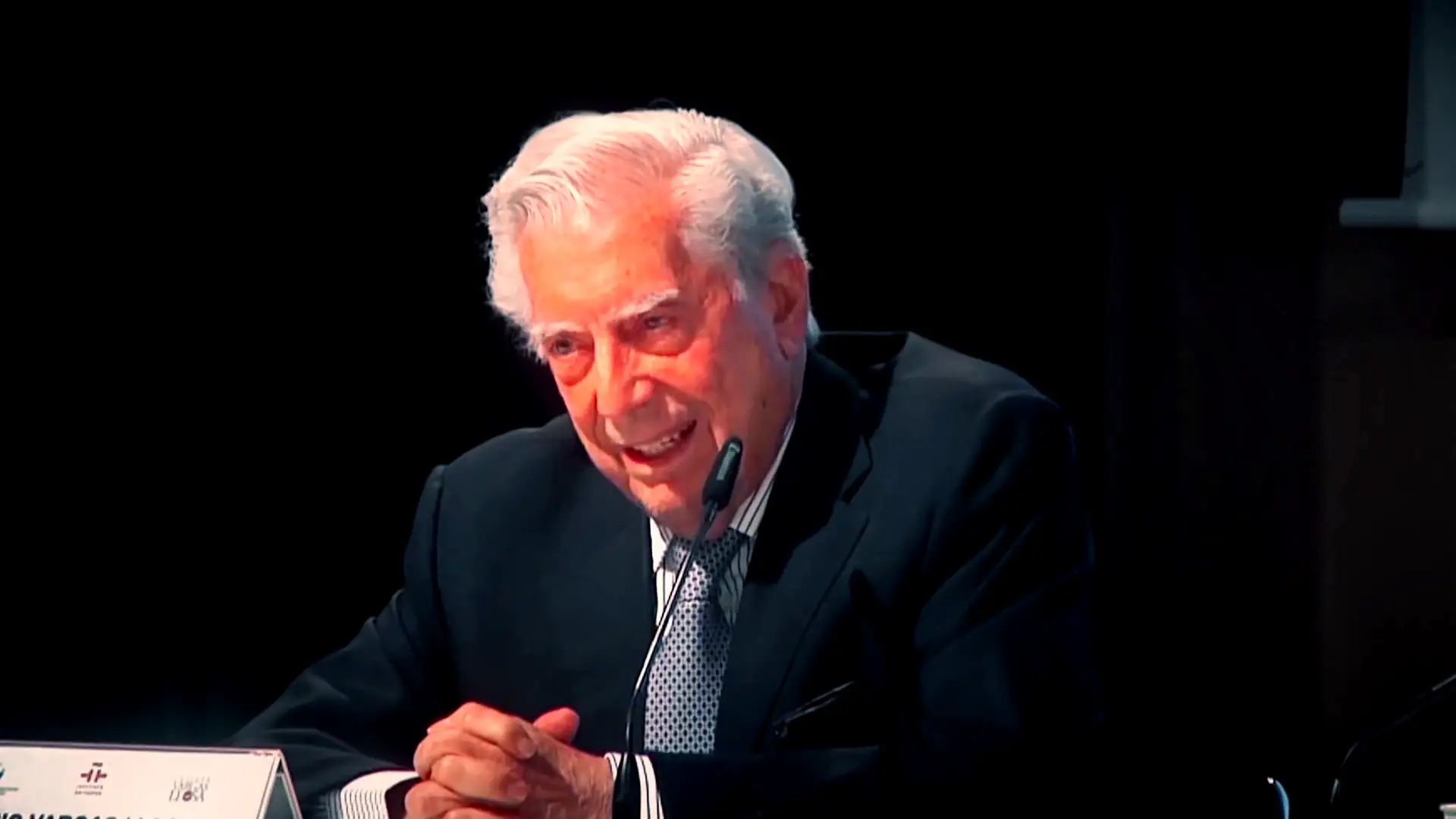 Mario Vargas Llosa entierra el hacha de guerra y abre la puerta a una amistad con Isabel Preysler Mario Vargas Llosa entierra el hacha de guerra y abre la puerta a una amistad con Isabel Preysler