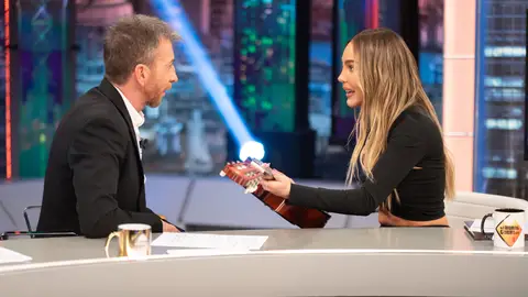 "Es una obra de arte": Belinda sorprende a Pablo Motos con un increíble regalo "Es una obra de arte": Belinda sorprende a Pablo Motos con un increíble regalo