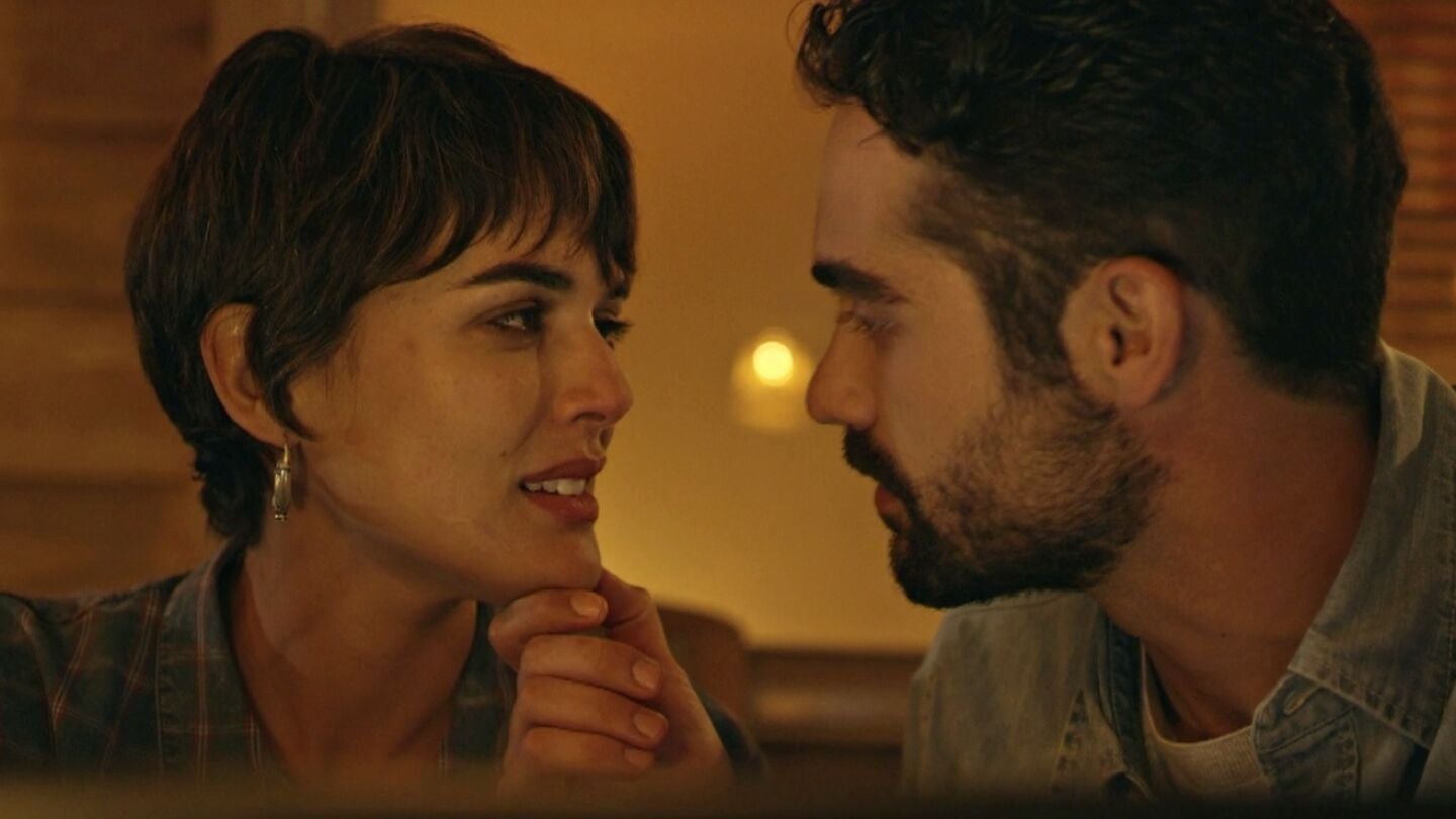 El apasionado beso de Fabio a Manuela: “Lo más bonito eres tú”