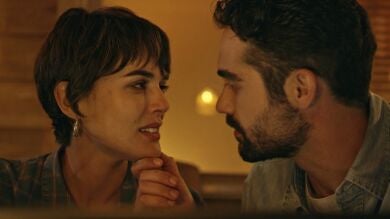 El apasionado beso de Fabio a Manuela: “Lo más bonito eres tú”