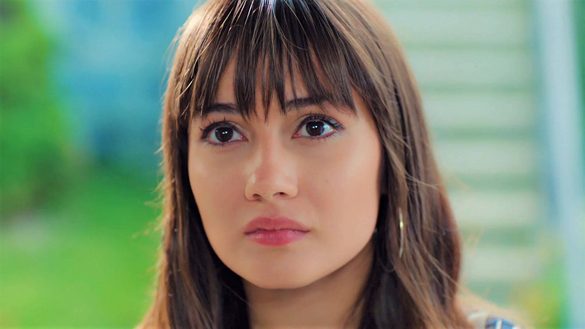 Zeynep, decidida a declararse a Alihan, se encuentra en su casa con… ¡Hira! Zeynep, decidida a declararse a Alihan, se encuentra en su casa con… ¡Hira!