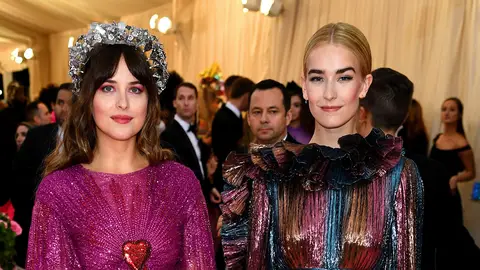 Dakota Johnson y su hermana Grace Johnson Dakota Johnson y su hermana Grace Johnson
