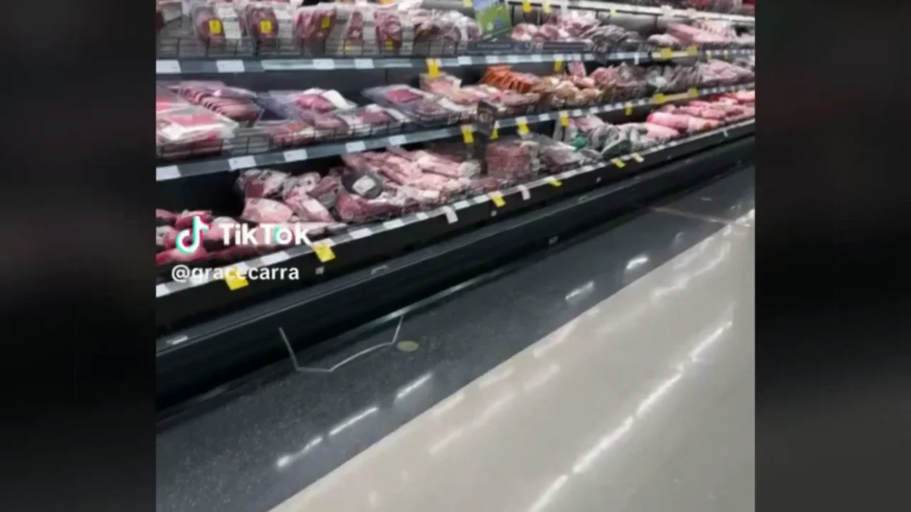 Sorprende comprador a cuatro patas en un supermercado 