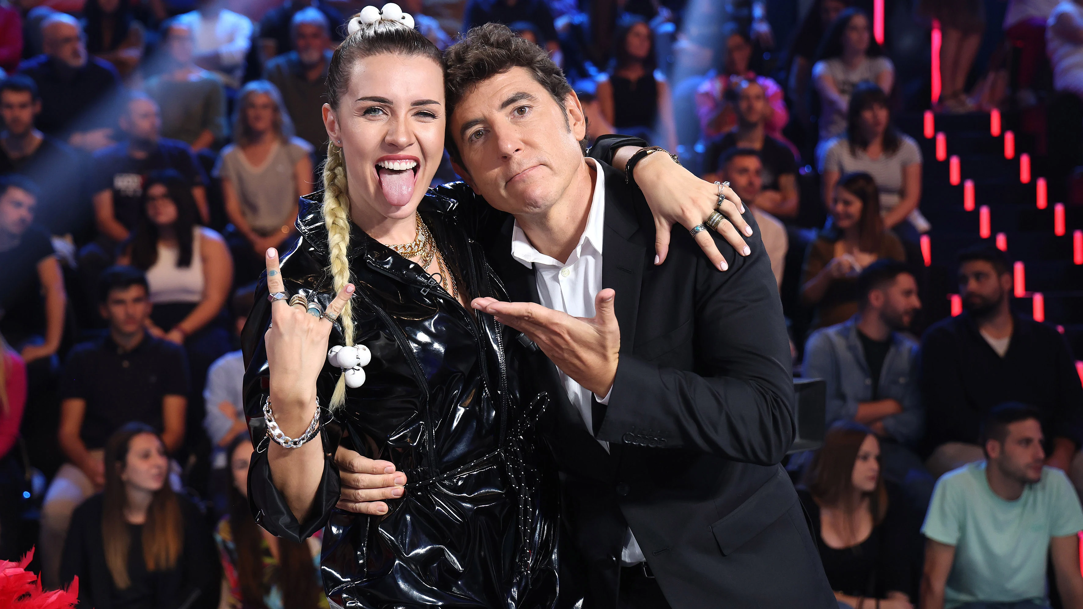 Andrea Guasch revela su amistad con Miley Cyrus y sus llamadas… ¡hablando de novios! Andrea Guasch revela su amistad con Miley Cyrus y sus llamadas… ¡hablando de novios!