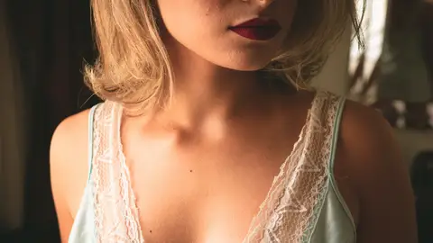 Mujer con lencería Mujer con lencería