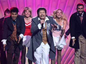 Agust&iacute;n Jim&eacute;nez conquista al p&uacute;blico al grito de &lsquo;Chihuahua&rsquo; como Dj Bobo 