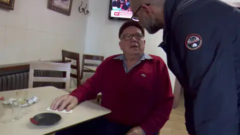 Molinos eólicos en su pueblo. Molinos eólicos en su pueblo.