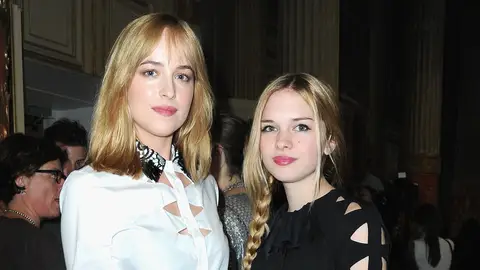 Dakota Johnson y su hermana Stella Banderas Dakota Johnson y su hermana Stella Banderas