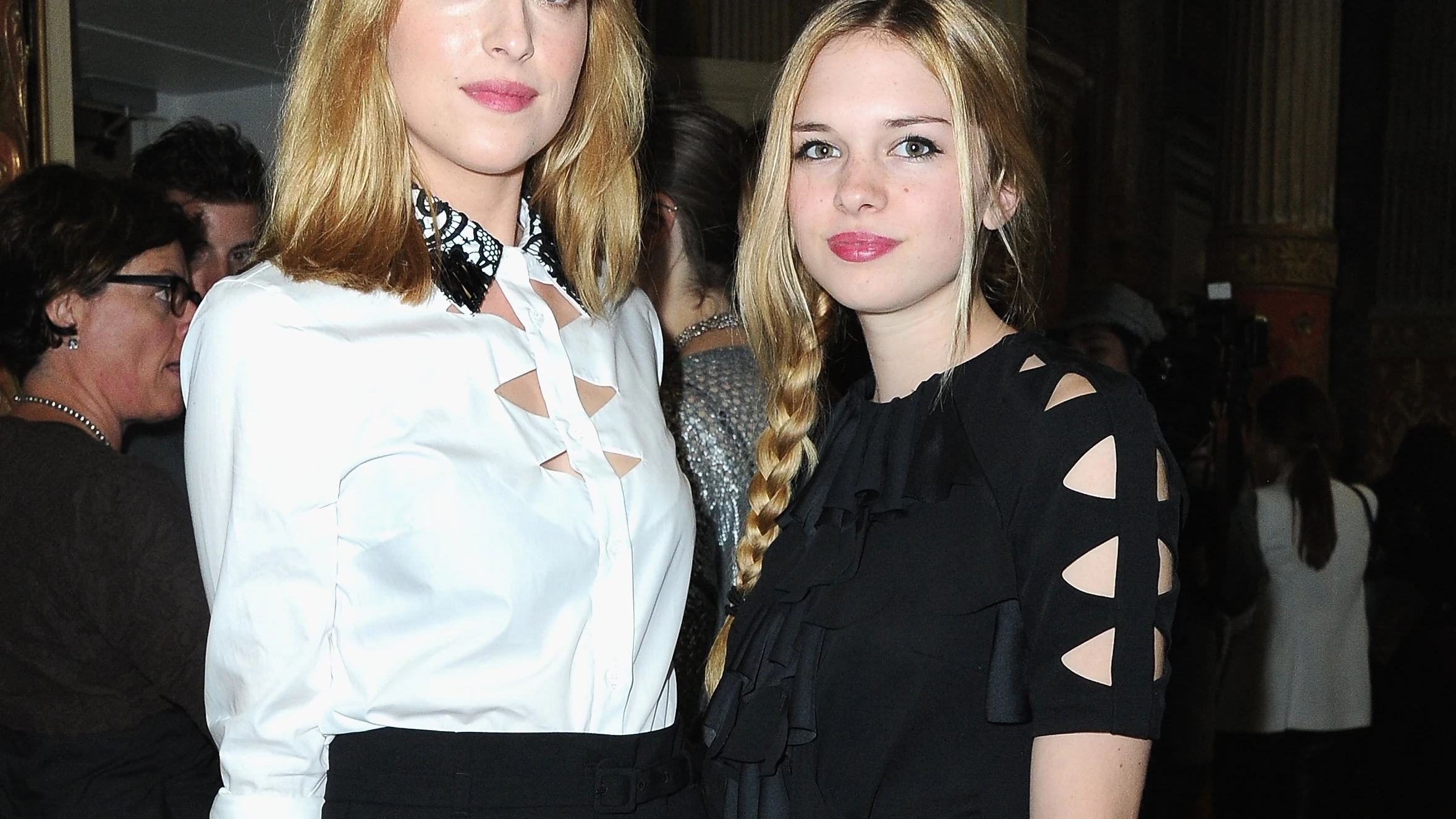 Dakota Johnson y su hermana Stella Banderas Dakota Johnson y su hermana Stella Banderas