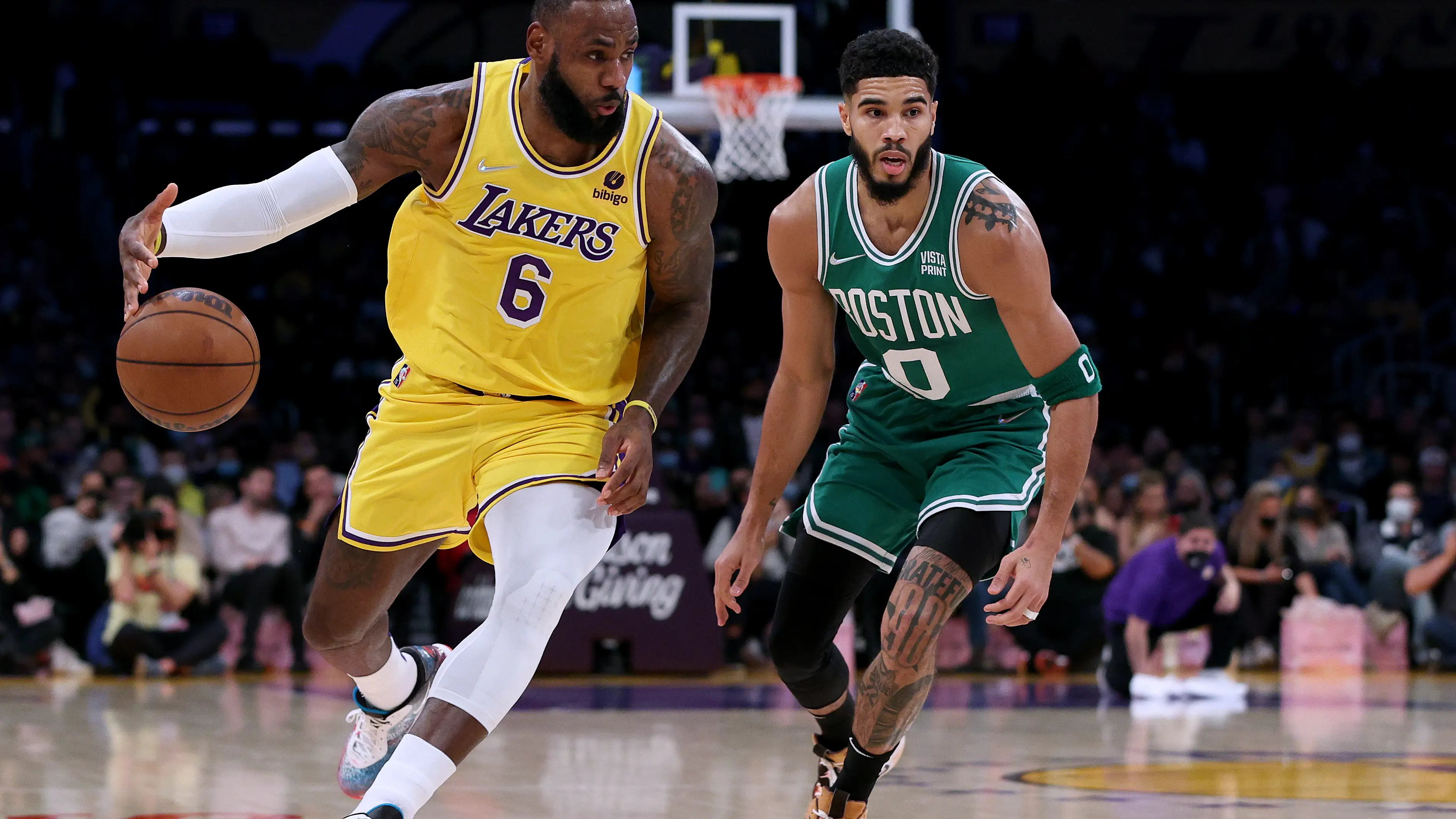 LeBron James y Jayson Tatum en un Lakers - Celtics LeBron James y Jayson Tatum en un Lakers - Celtics