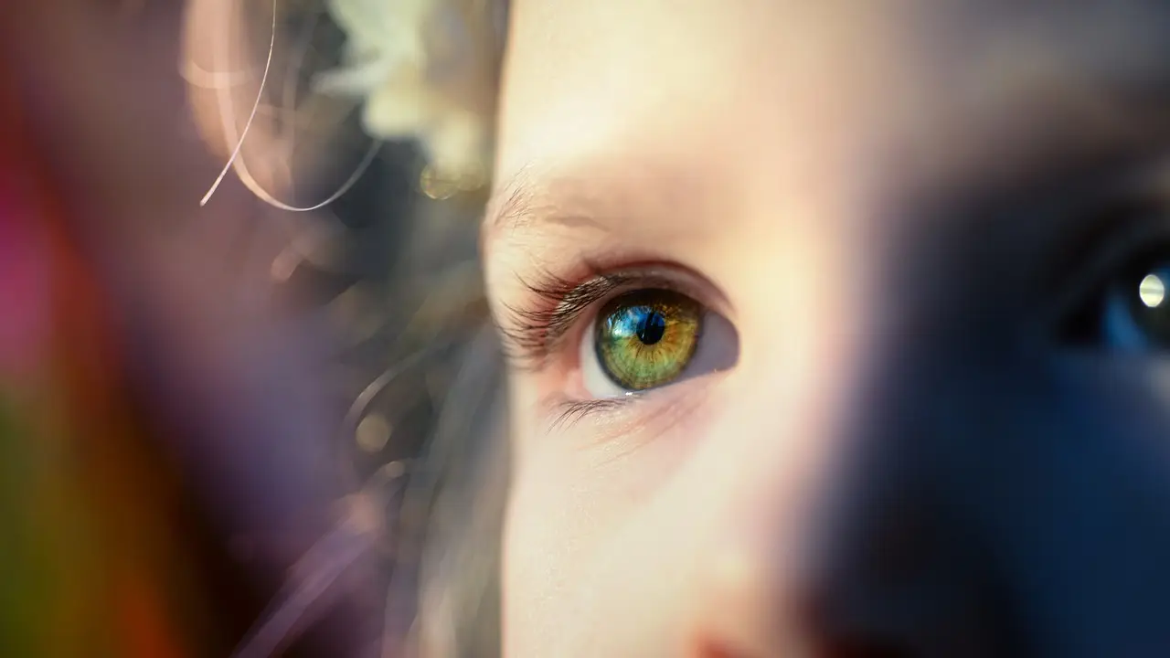 Imagen de archivo de un ojo de una niña Imagen de archivo de un ojo de una niña