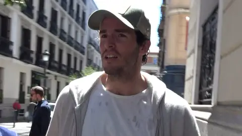 Íñigo Onieva paseando por la calle Íñigo Onieva paseando por la calle