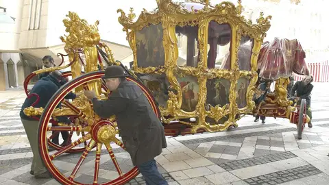 Imagen de archivo de la carroza 'Gold State' Imagen de archivo de la carroza 'Gold State'