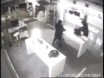 Roban ordenadores valorados en 6000 euros en una tienda de Pontevedra Roban ordenadores valorados en 6000 euros en una tienda de Pontevedra
