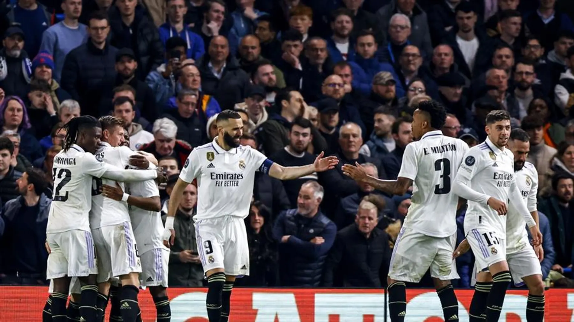 El Real Madrid celebra el gol de Rodrygo en Stamford Bridge
