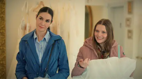 Nebahat pierde los papeles y rompe un vestido de novia pensando que… ¡era de Suzan! Nebahat pierde los papeles y rompe un vestido de novia pensando que… ¡era de Suzan!