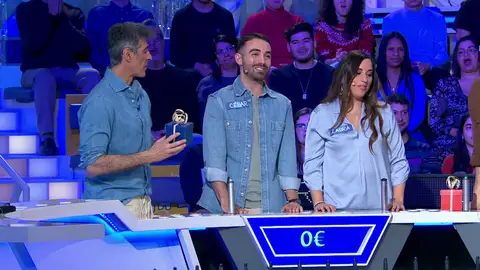 César y Laura pierden la caja especial con 3.400 euros en su primera tirada César y Laura pierden la caja especial con 3.400 euros en su primera tirada