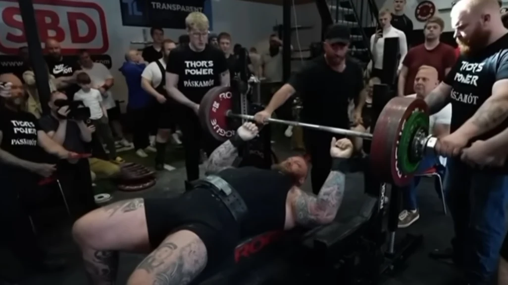 Hafþór Björnsson, en su intento fallido de levantar 252 kilos Hafþór Björnsson, en su intento fallido de levantar 252 kilos