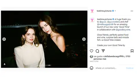 Stella Banderas y Grace Johnson en el evento de su hermana, Dakota Johnson Stella Banderas y Grace Johnson en el evento de su hermana, Dakota Johnson