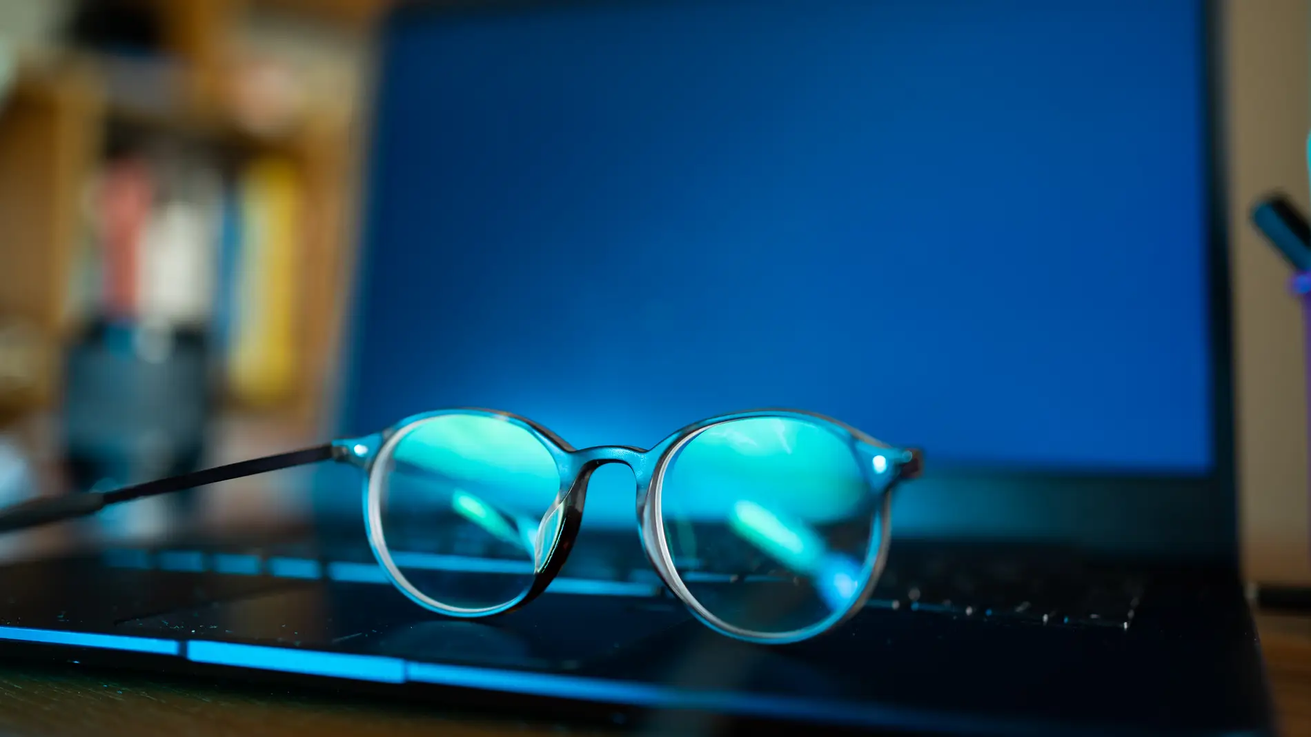 Gafas con filtro de luz azul: Qué problemas pueden prevenir si se usan ante  las pantallas