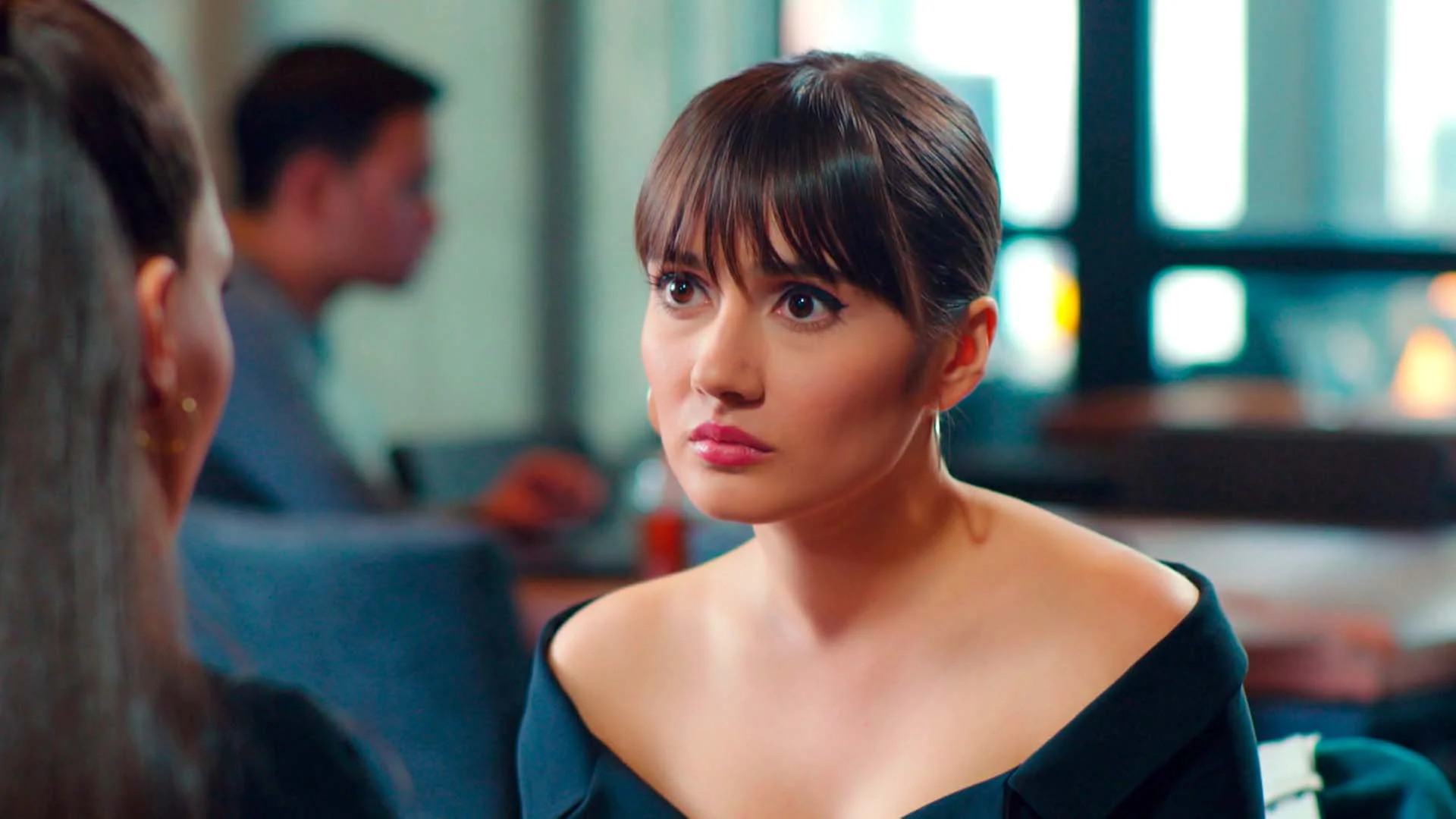 Zeynep se sincera con Hira sobre Alihan y ella estalla: “¿Por qué sigue guardando los anillos que te iba a regalar?” Zeynep se sincera con Hira sobre Alihan y ella estalla: “¿Por qué sigue guardando los anillos que te iba a regalar?”
