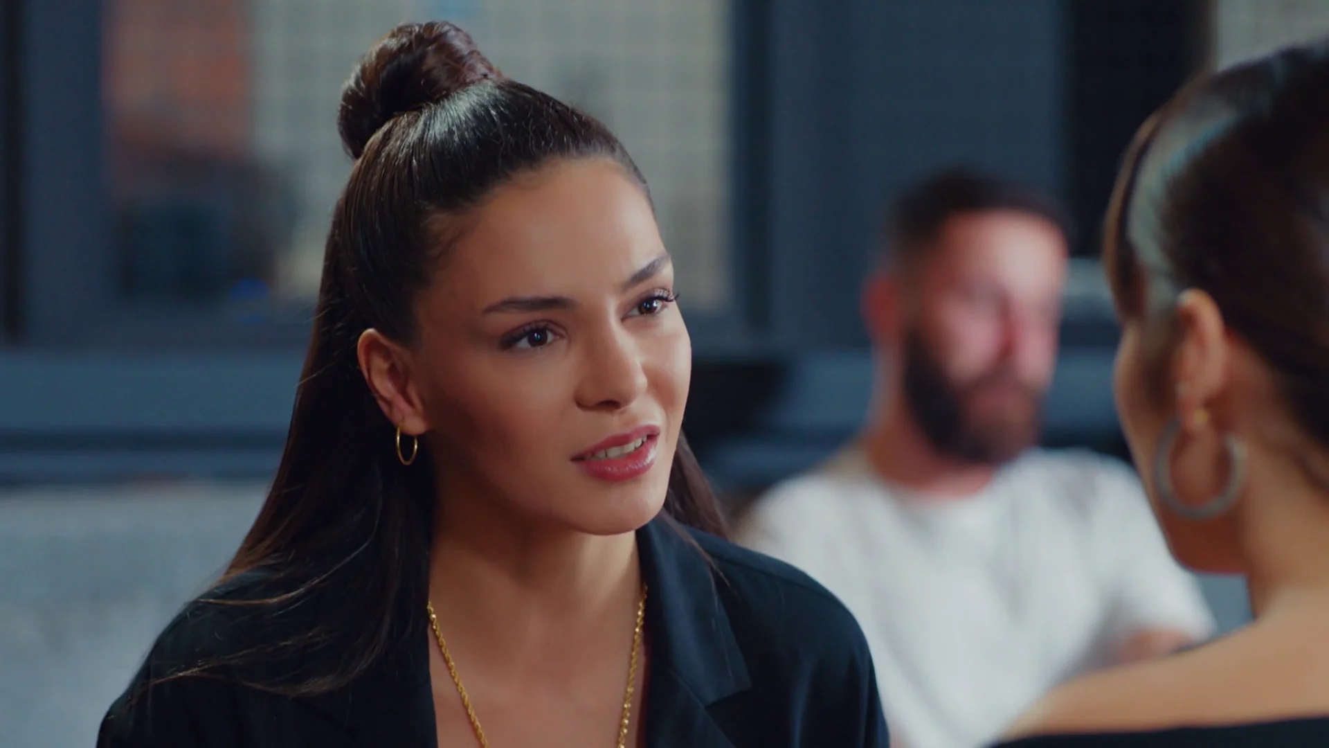 Hira, enfadada con Zeynep por haberle ocultado su historia con Alihan Hira, enfadada con Zeynep por haberle ocultado su historia con Alihan