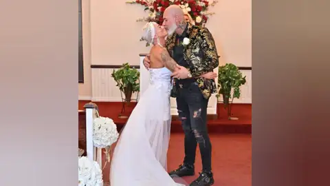 Fotografía de la boda del portero de discoteca muerto en Mijas mientras trabajaba Fotografía de la boda del portero de discoteca muerto en Mijas mientras trabajaba