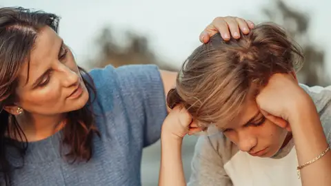 Una madre habla con su hijo Una madre habla con su hijo